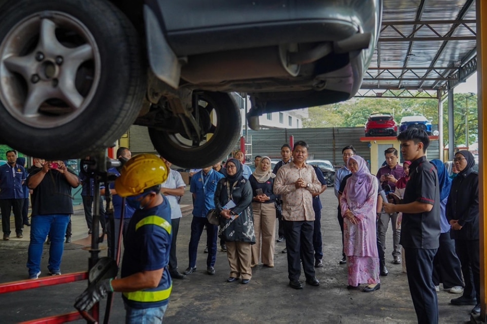 Dr Zaliha orders FT Ministry, JPJ to plug legal loopholes as abandoned vehicles pile up in KL, Putrajaya