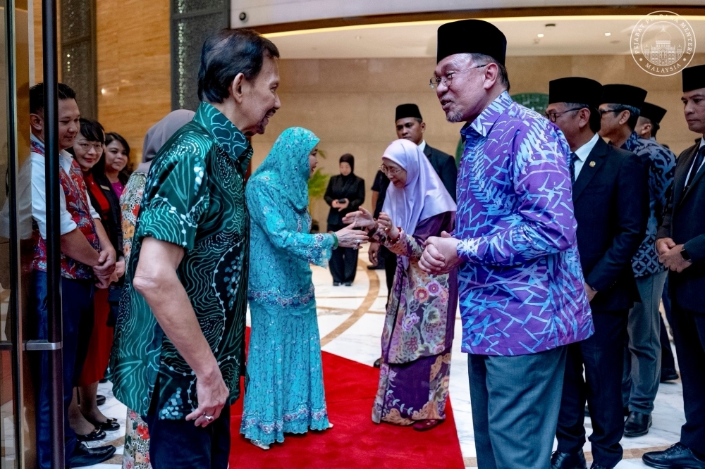 Brunei’s Sultan Hassanal Bolkiah departs home after IJN hospitalisation, Anwar says in good spirits during visit