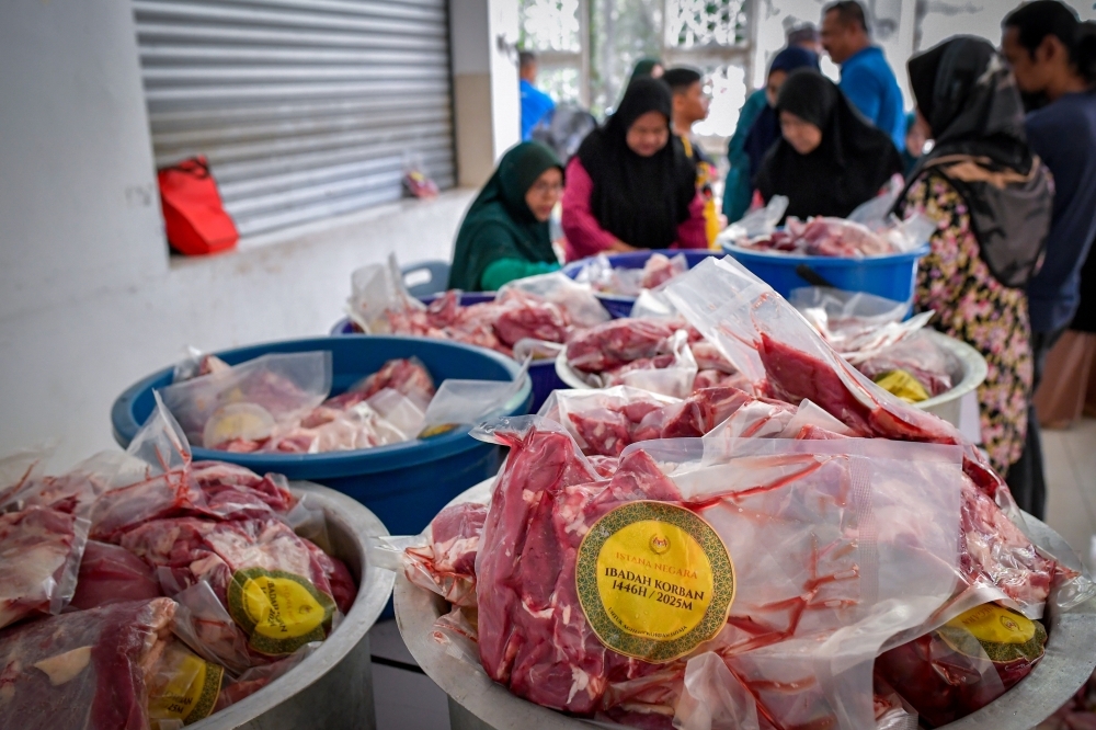 Istana Negara donates 100 cows, distributes sacrificial meat to 14,000 in need