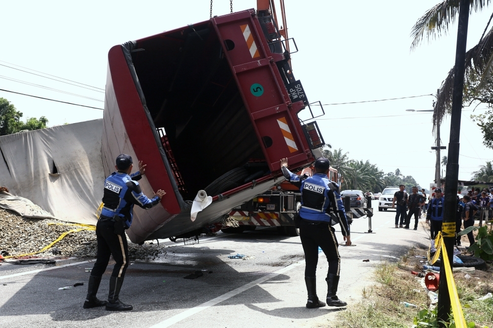 Lorry in Teluk Intan crash that killed nine FRU members carried load without permission