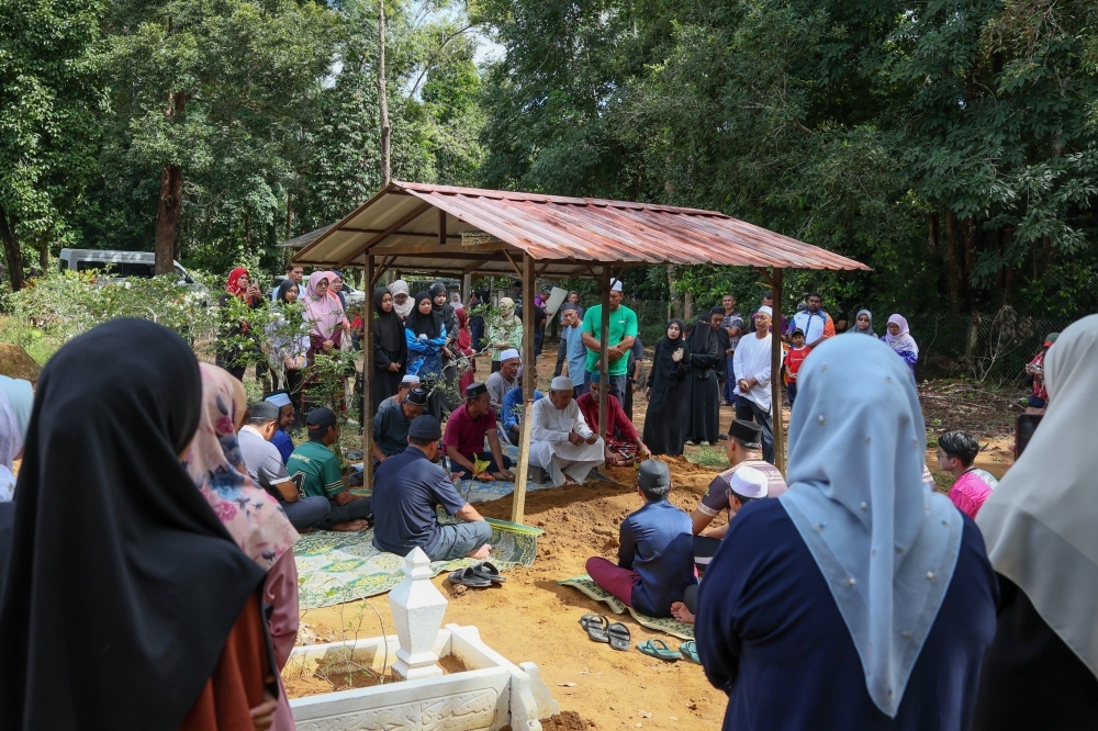 Sultan of Pahang calls for ‘solat jenazah ghaib’ in mosques statewide for UPSI students killed in Gerik crash
