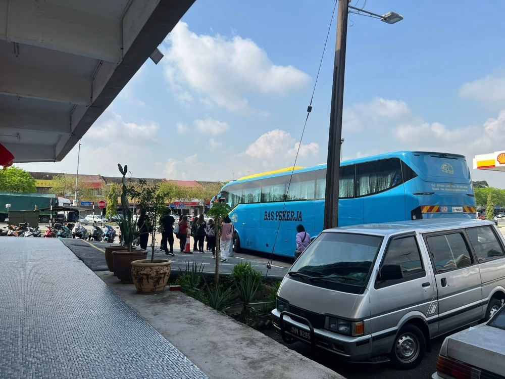 JB businesses suffer as Singapore-bound workers hog city parking from dawn to night
