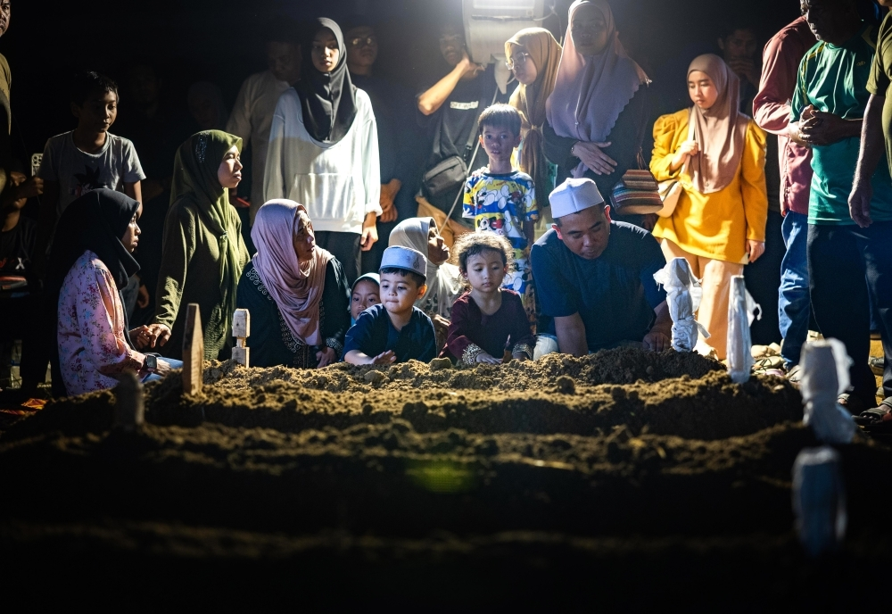 Five family members laid to rest in single grave in Perak