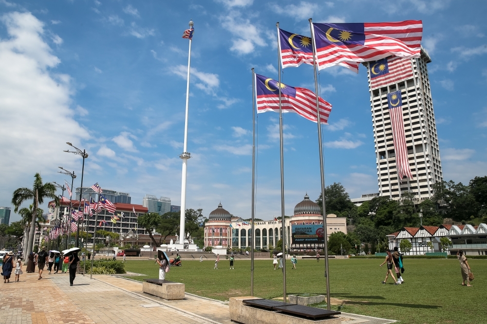 Don’t play cops-and-judges over Jalur Gemilang issues