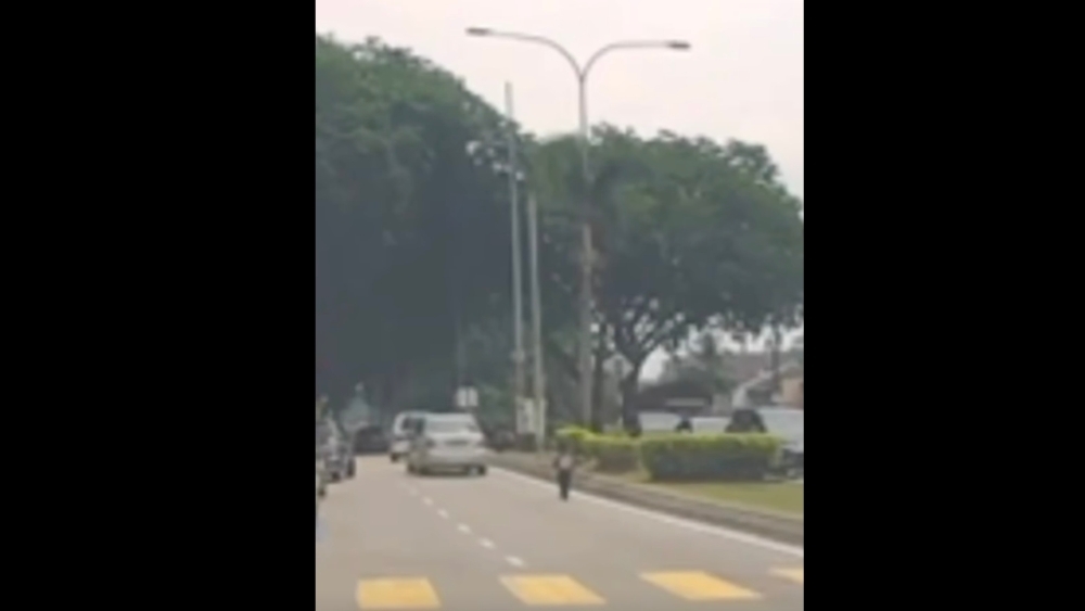Cops probing viral video of pupil chasing mother’s car in Seri Kembangan