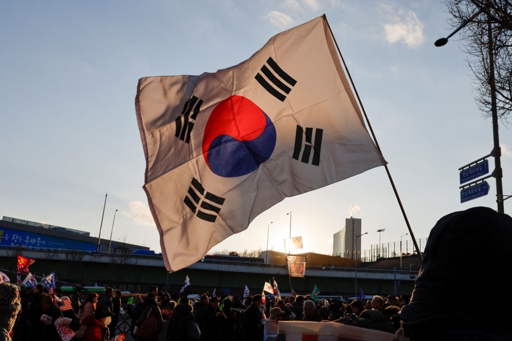 South Korea starts dismantling border loudspeakers in bid to ease tensions with North