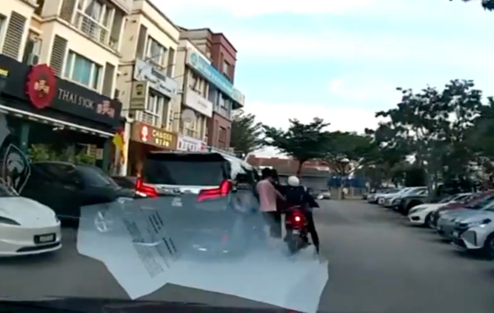 Snatch thief caught after botched necklace grab