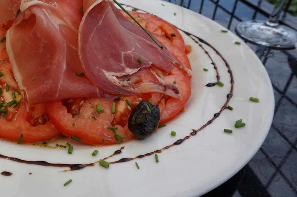 Singapore Airlines apologises after Muslim passenger served pork on flight to New York, says crew ‘didn’t know’ what prosciutto is