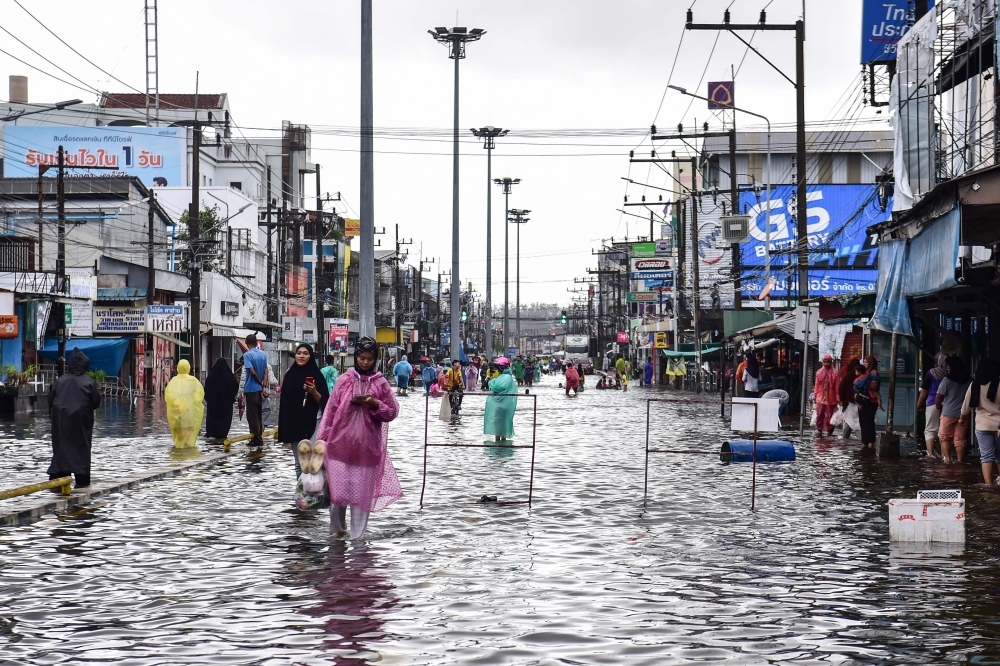 Thailand issues widespread storm warning, Bangkok braces for downpour