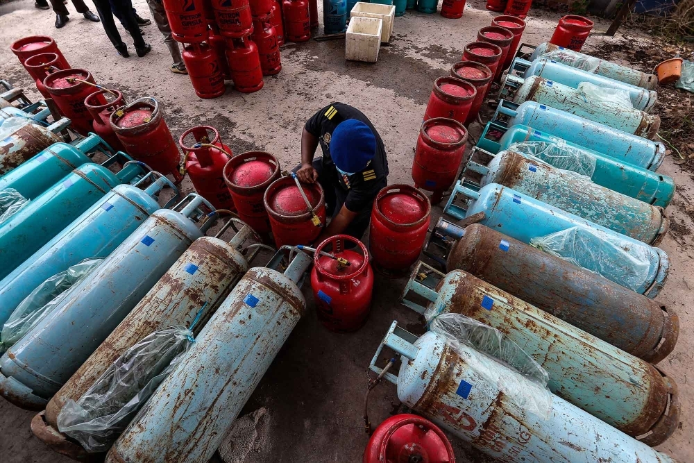 GOF seizes over 6,800 gas cylinders worth RM1.03m in Kuala Lipis raid