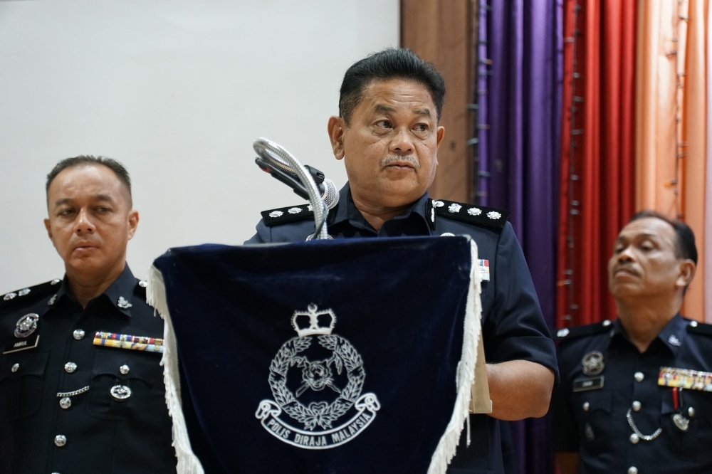 Seremban e-hailing driver stops for fuel and toilet, Toyota Vios driven away by passenger with criminal record