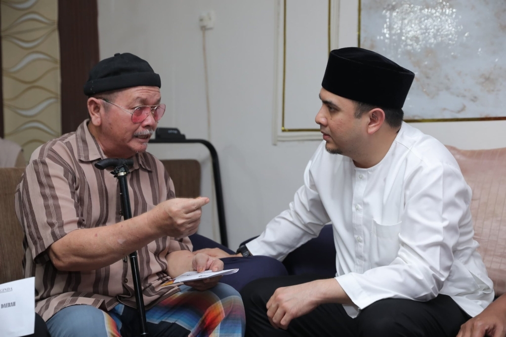 PM Anwar extends aid to cancer patient and retired soldier in Kuantan