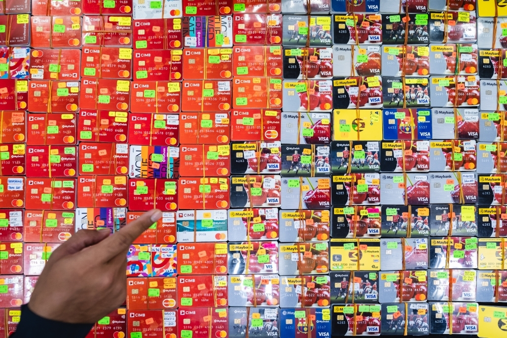 Cops seize nearly 3,000 ATM cards, arrest five ‘runners’ in Subang Jaya loan shark syndicate bust