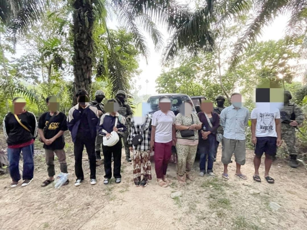 Malaysian Army foils illegal entry attempt at Sungai Golok, 10 Myanmar nationals handed to police