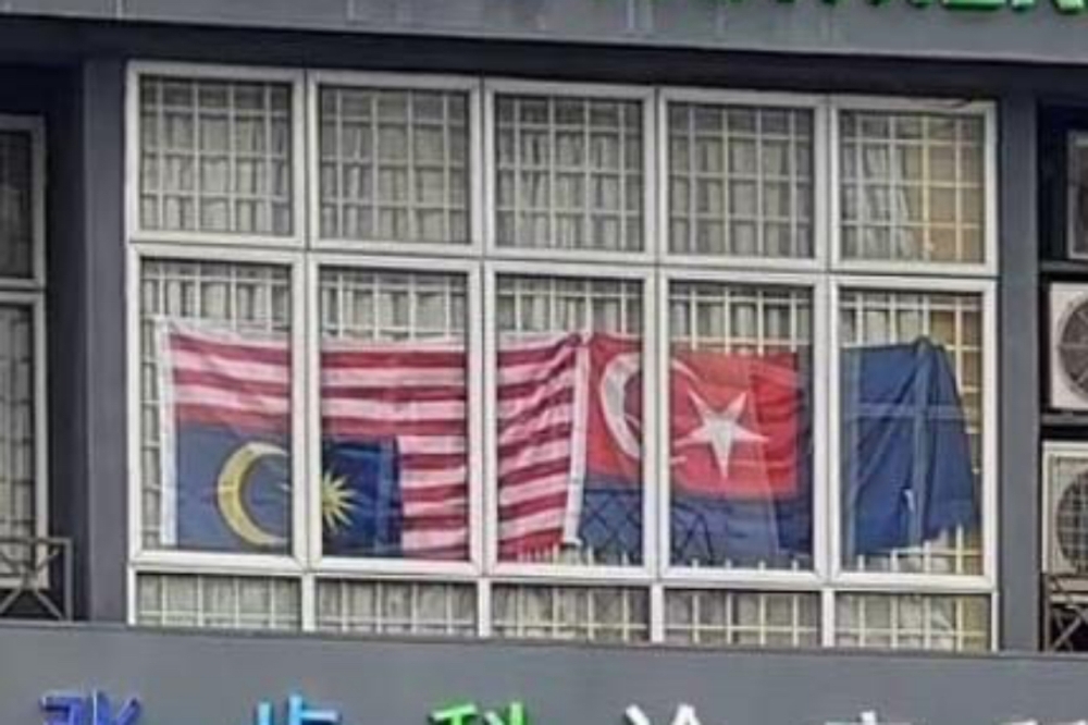 Ahmad Maslan calls for calm over upside-down Jalur Gemilang in Pontian after Akmal Saleh’s cry