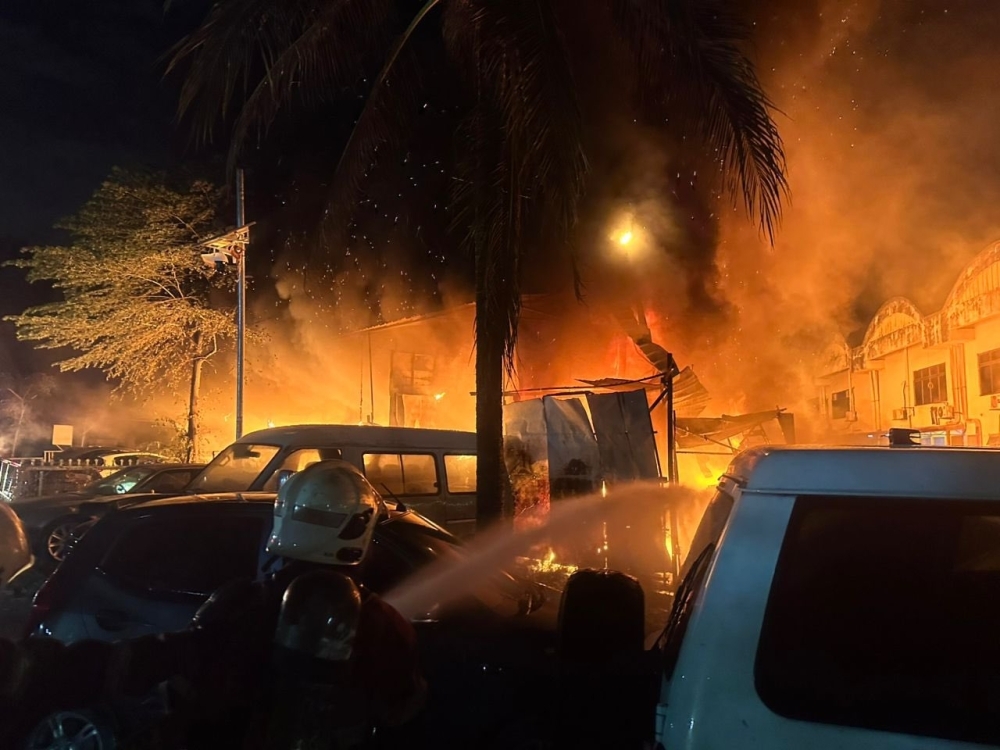 Massive fire guts Shah Alam workshop, destroys 37 cars, seven bikes, injures worker