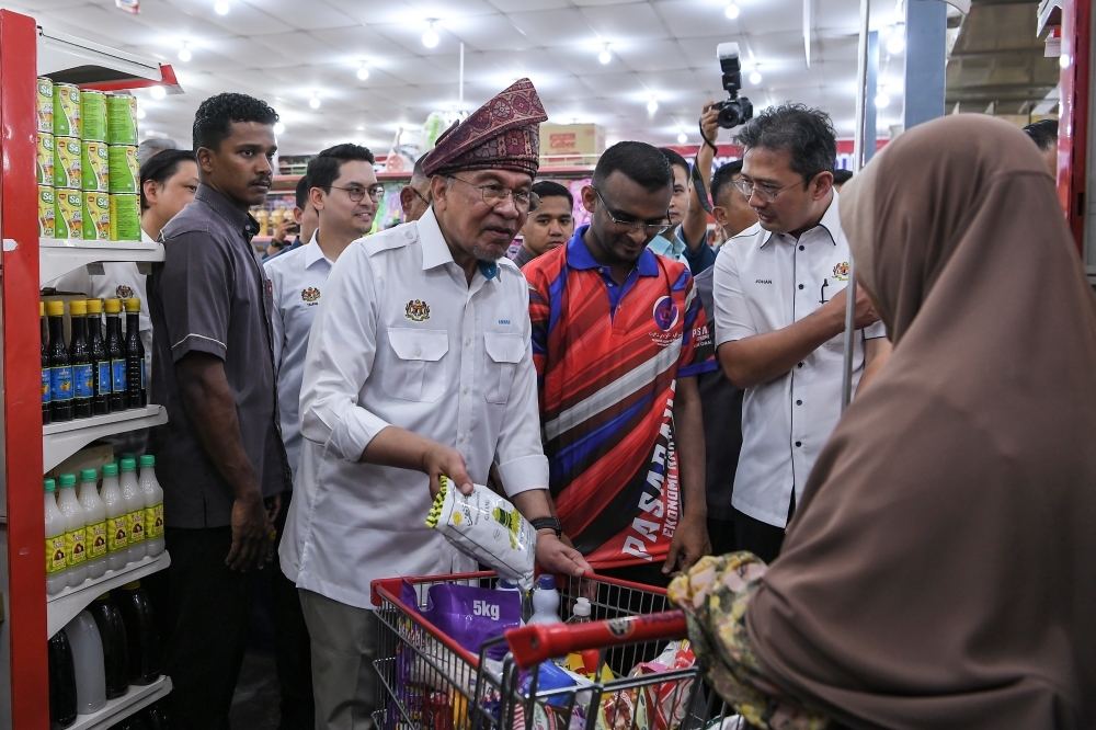 RM100 Sara aid redemption system now running smoothly after early hiccups, Anwar assures