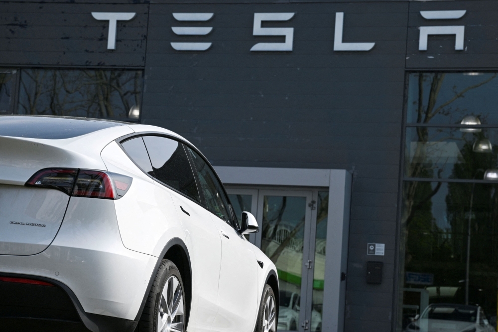 Parents forced to break windows: US probes Tesla Model Y over door lock failures, child entrapment risk