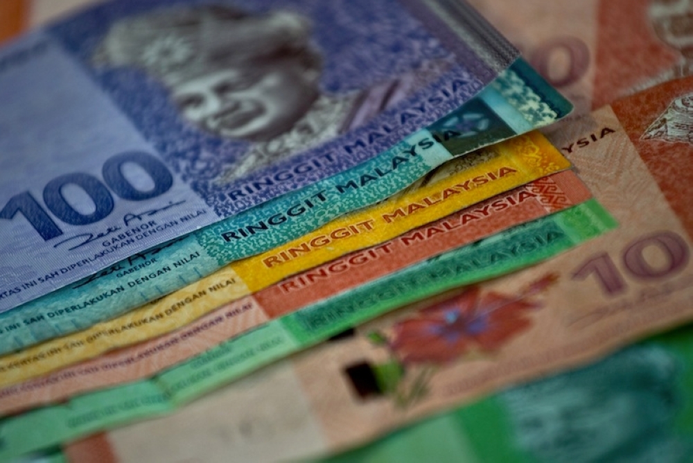 Ringgit dips against US dollar after Fed rate cut signals gradual easing