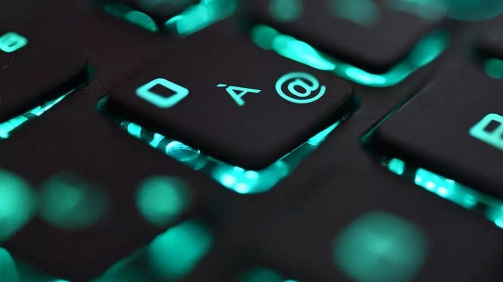 Punters flock to illegal offshore sites