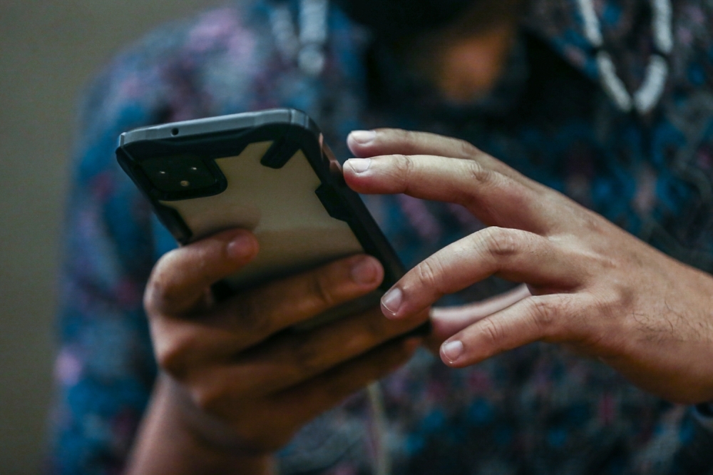 Pahang teacher loses over RM340,000 in phone scam