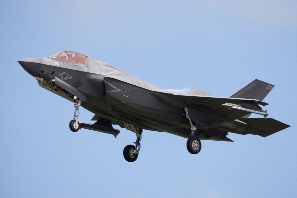 US warplanes strike drug boat off Dominican Republic in expanded Caribbean campaign, killing three