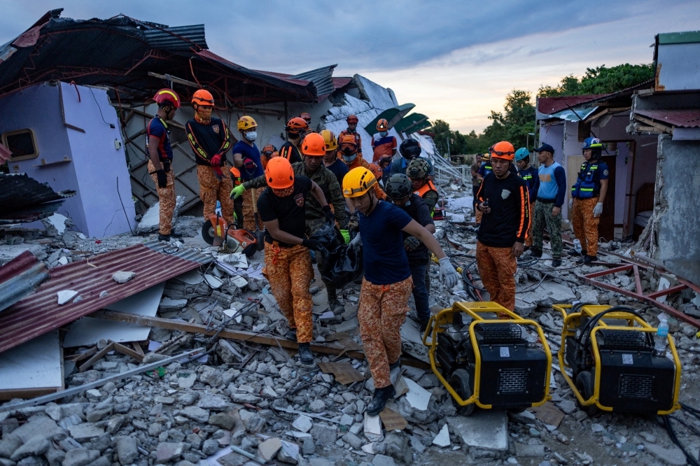 Death toll from Philippine quake rises to 72 