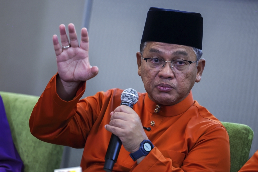 Minister urges respect for Federal Constitution, Islamic law after claims of alcohol served at government-linked dinner