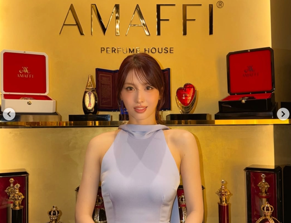 Twice’s Momo dazzles at Amaffi’s Singapore event after sold-out concerts