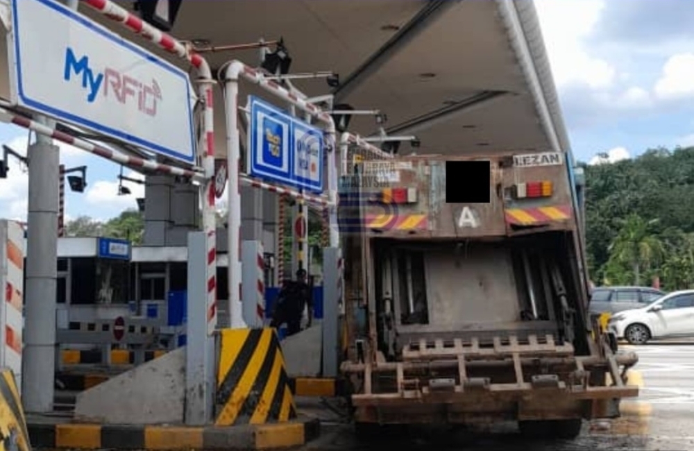 Land Public Transport Agency issues show-cause letter to KDEB Waste Management after Puchong toll lorry crash