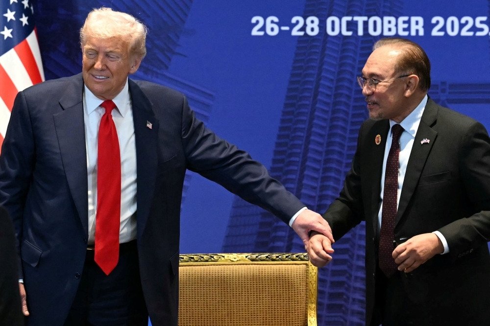 Trump heaps praise on Anwar for successfully brokering Thai–Cambodia peace deal, calls him a great historic figure