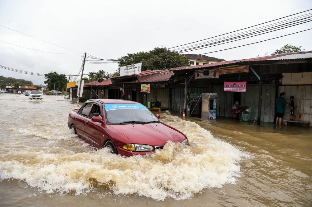 Nearly 1,000 still displaced by Kedah and Perak floods despite improvements