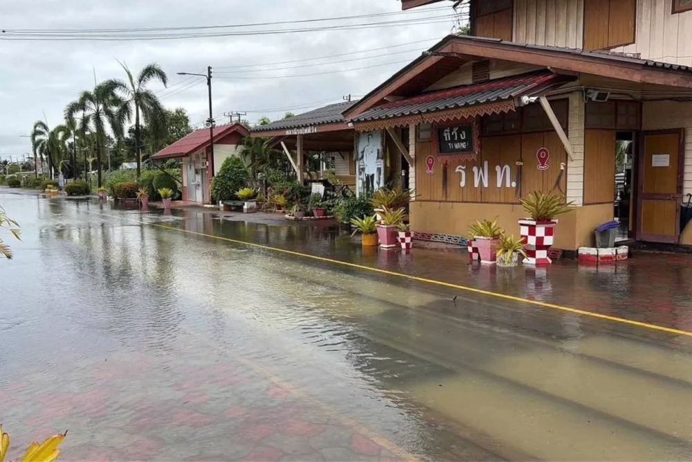 Southern Thailand cut off as floods shut rail lines, sever highways