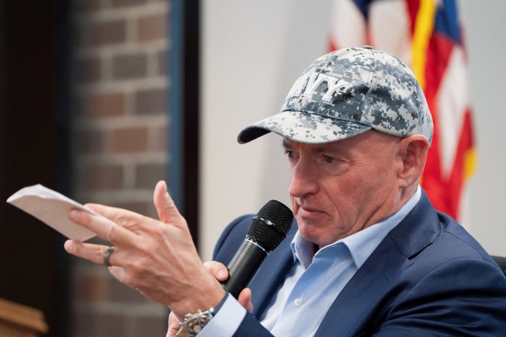 Pentagon threatens to prosecute Senator Mark Kelly by recalling him to Navy service