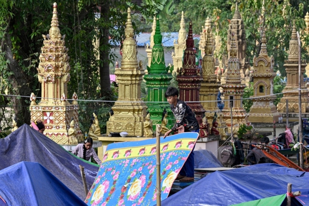 Fighting rages along Cambodia-Thailand border ahead of expected Trump call