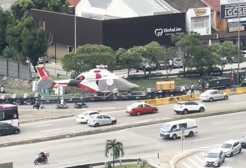 Helicopter on trailer snarls Subang Jaya traffic, cops investigate