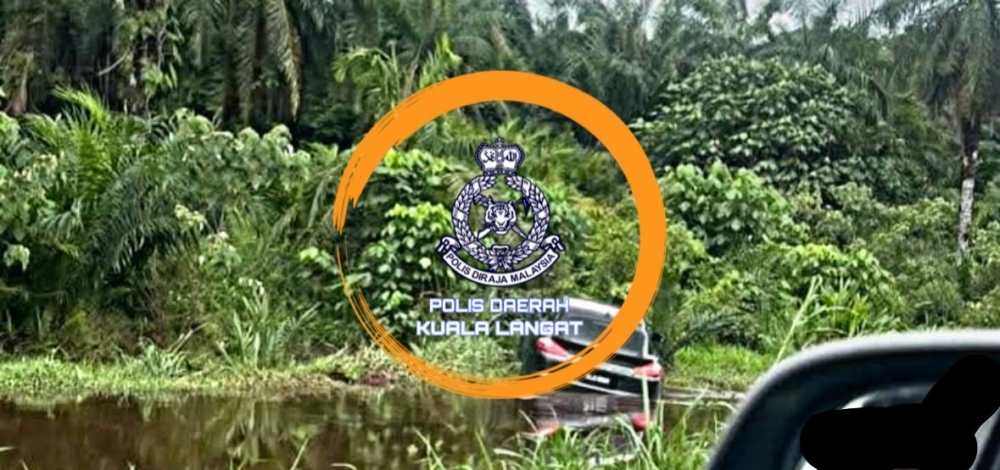 Man crashes Porsche in Kuala Langat after dropping phone