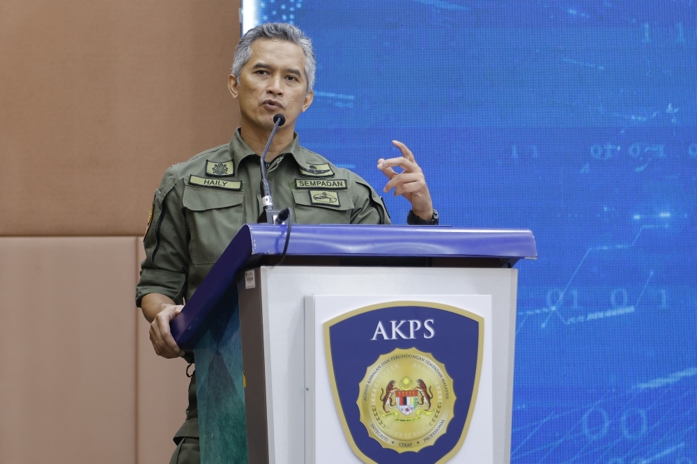 Border agency chief explains why corrupt officers are hard to fire