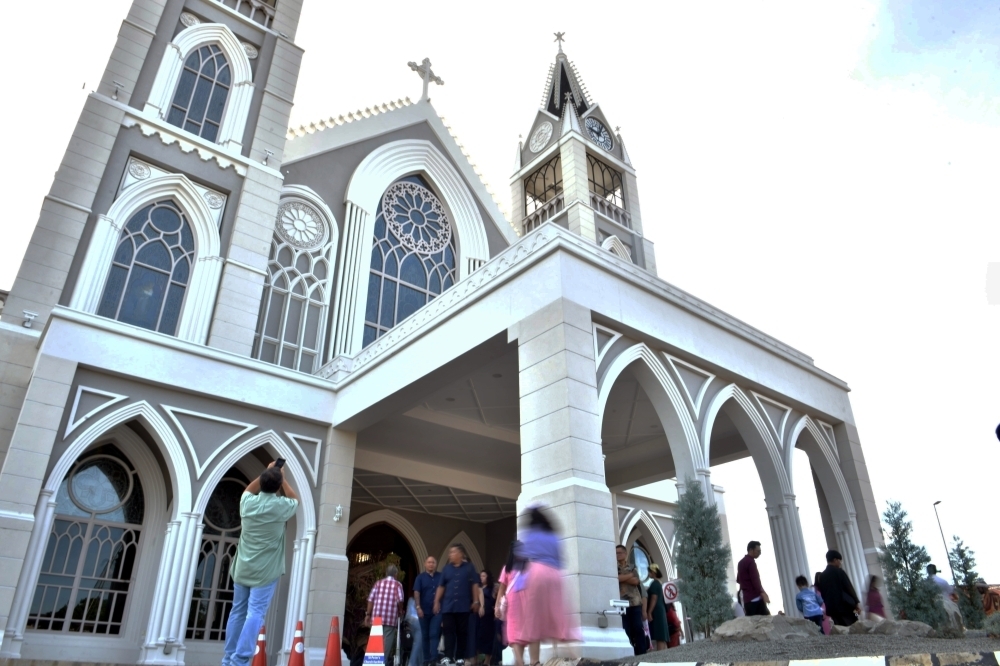 Christians in Sarawak kick off Christmas with early church services and family celebrations