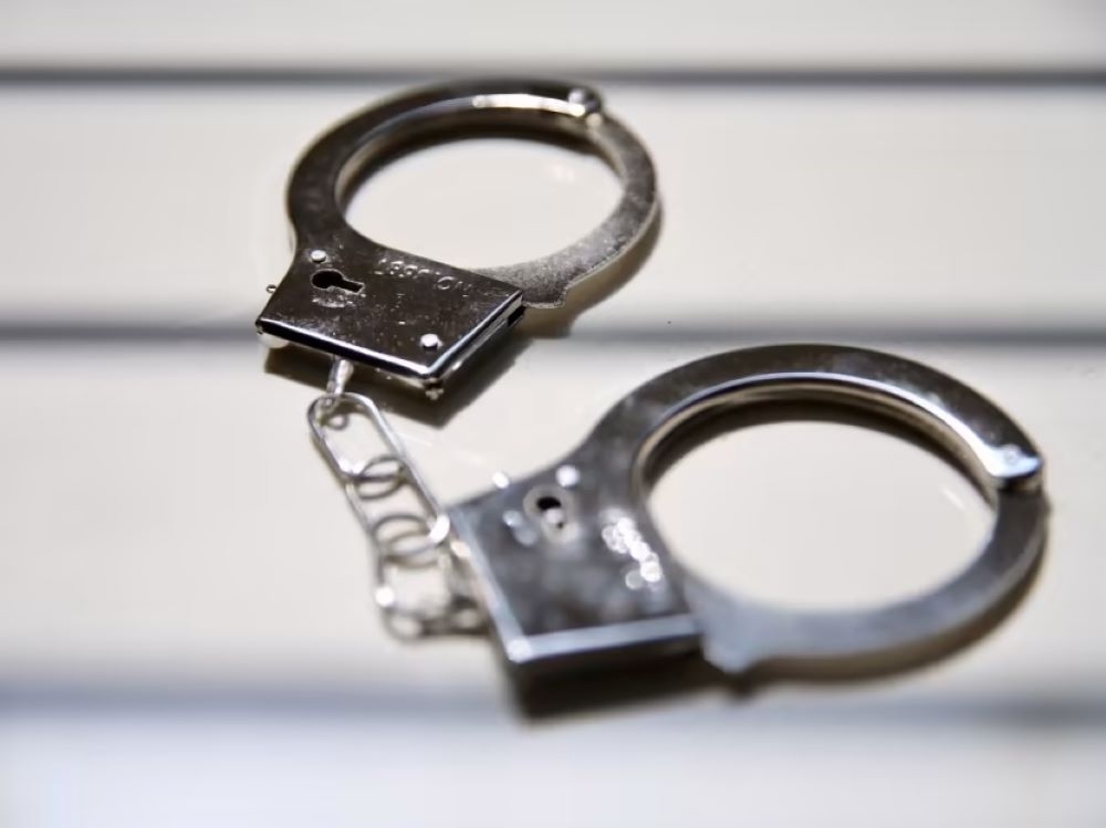 Singapore police arrest duo after man robbed of cash in Redhill