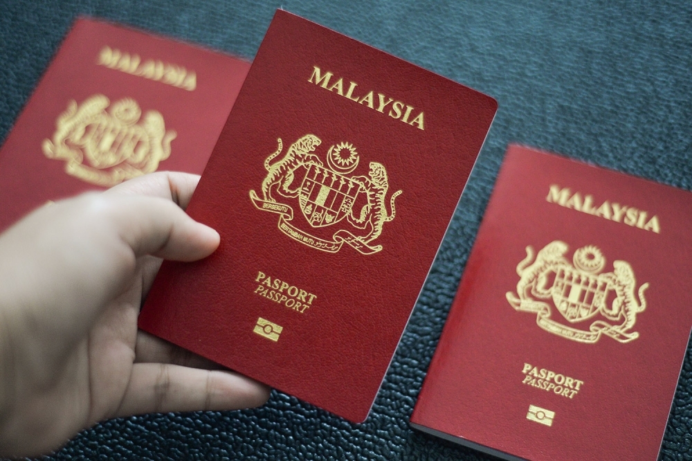 RM12,000-per-passport syndicate: Immigration officers among those detained