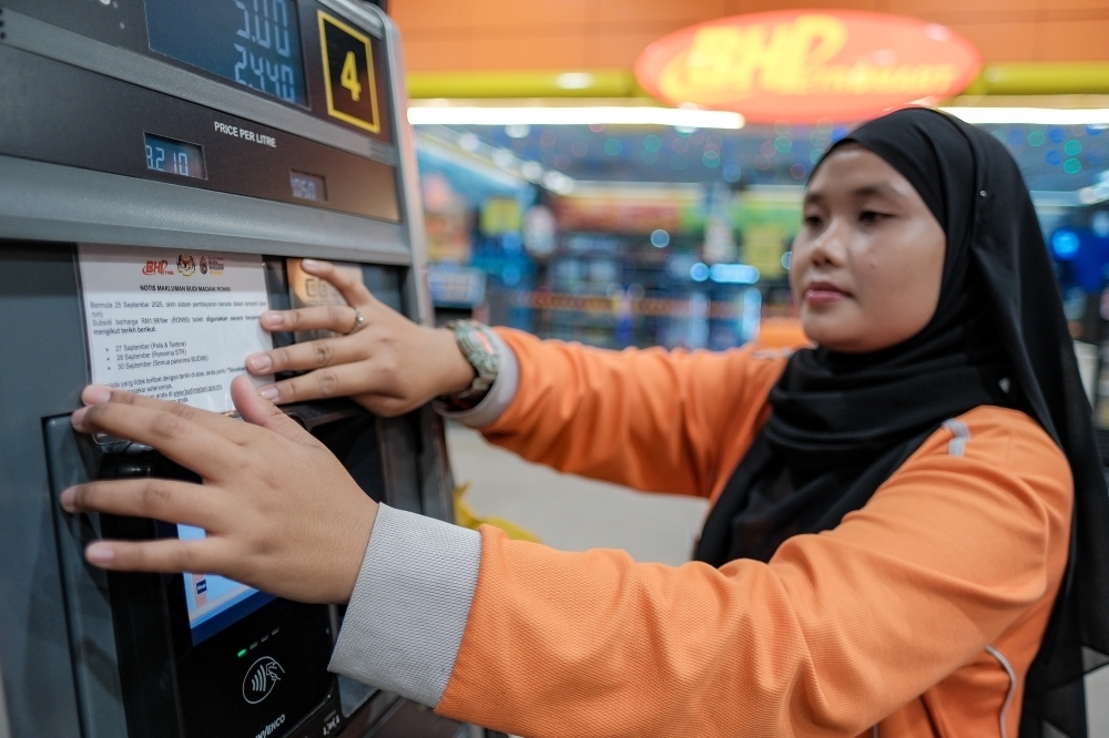 Ministry intensifies border fuel station monitoring over subsidised RON95 abuse by foreign vehicles