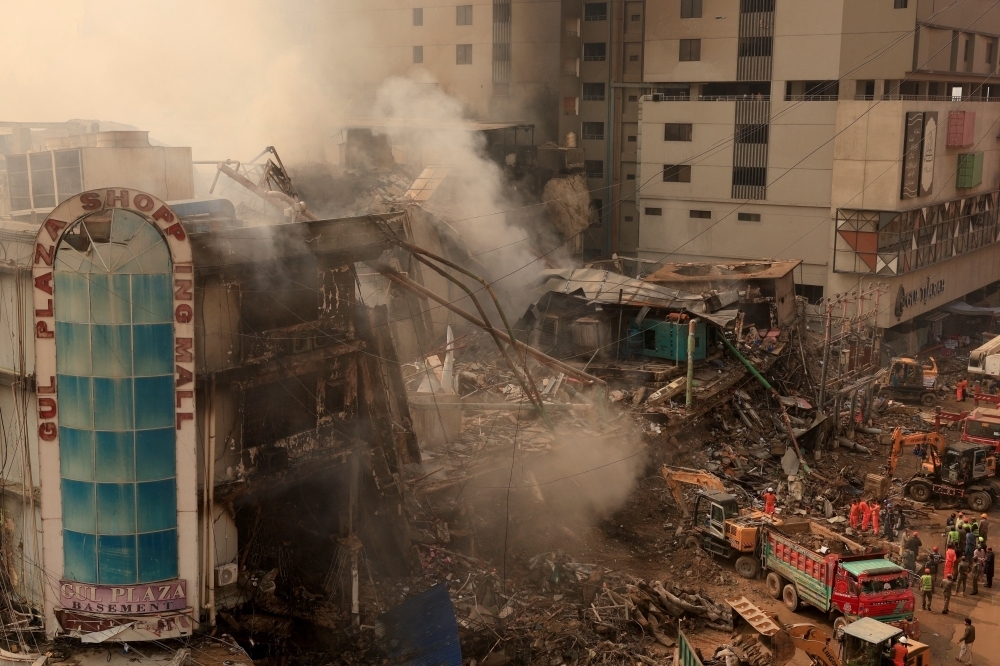 Karachi mall inferno kills 15, over 60 still missing as firefighters comb ruins