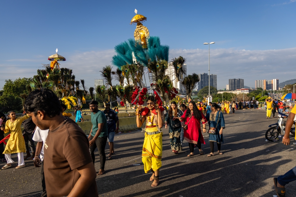 Tourists and locals swept up in vibrant Thaipusam celebrations across Malaysia