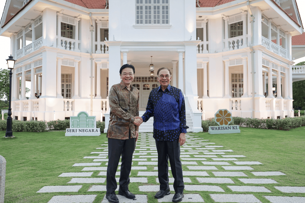 Anwar, Singapore PM discuss bilateral cooperation during special visit to Malaysia