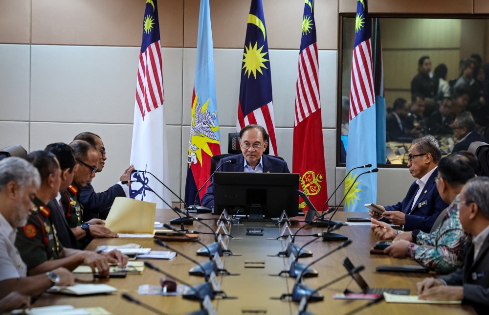 Anwar meets military top brass in closed-door security talks