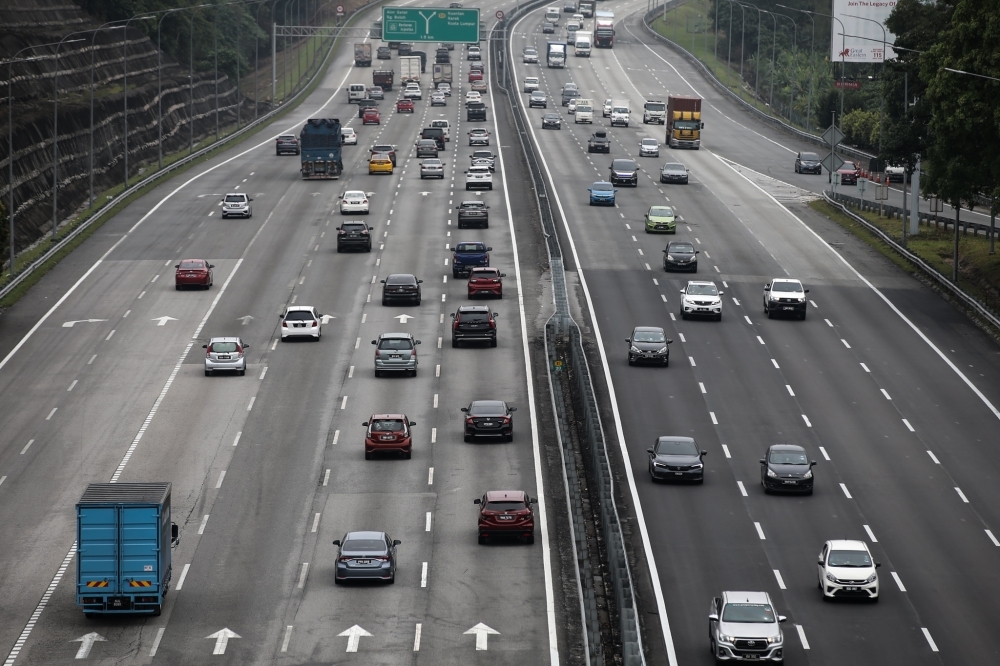Raya rush eases: Traffic smooth on major highways this evening with only slight congestion near Seremban R&R
