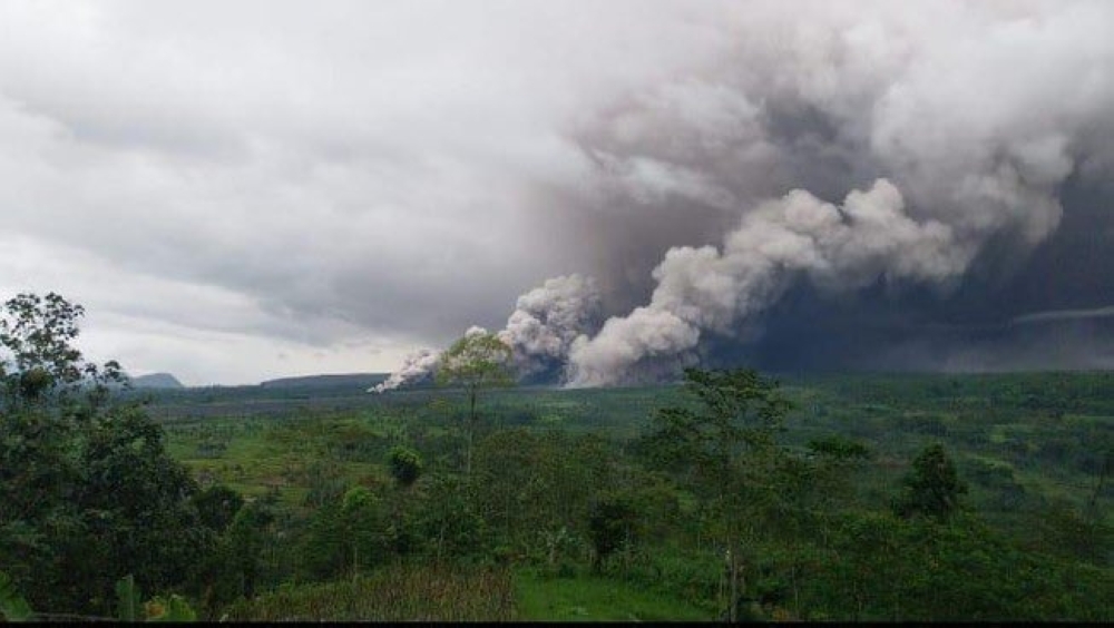 Java’s highest peak Semeru erupts again, Indonesian authorities issue Level 3 alert warning