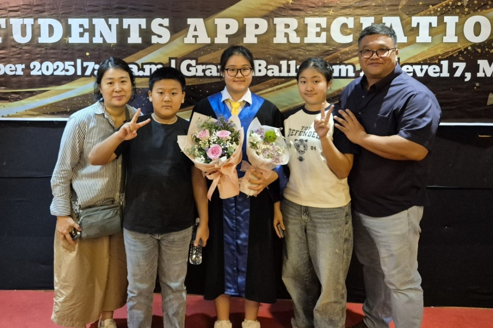First South Korean in Malaysia to ace SPM: Kim Na Eun scores 10 A+ including BM