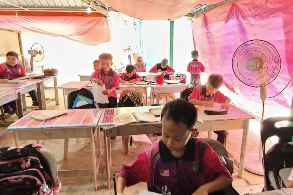 Likas assemblyman urges urgent action as SK Balaban Jaya students study in tents and mosque corridors